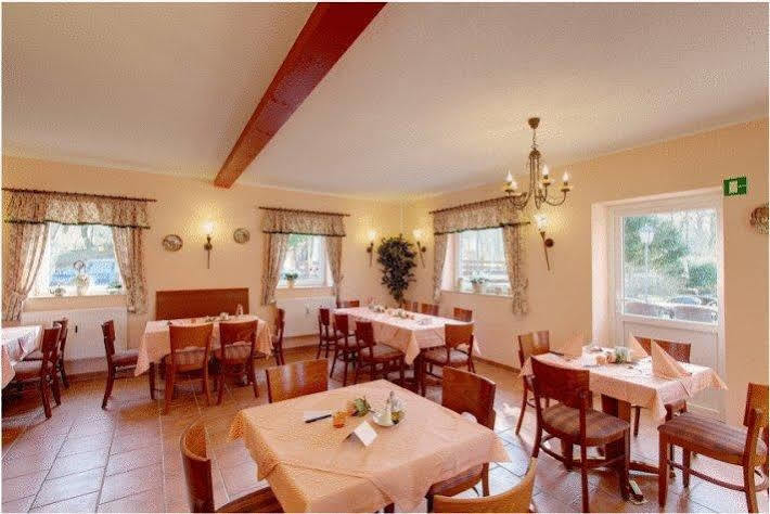 Gaststube Zum Amtskrug Guest House Salzgitter Exterior foto